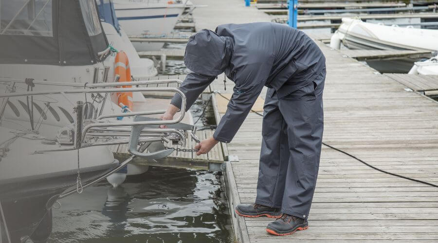 Why choose water damage restoration service for commercial water damage restoration in Hartford